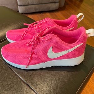 Nike Roshe Tennis Shoe. Kids size 5.5 which equals women’s 7.
